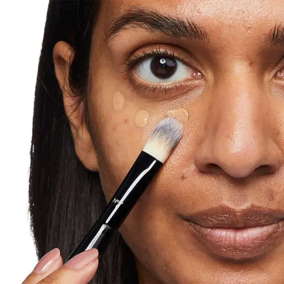 Concealing Blemishes must follow makeup steps