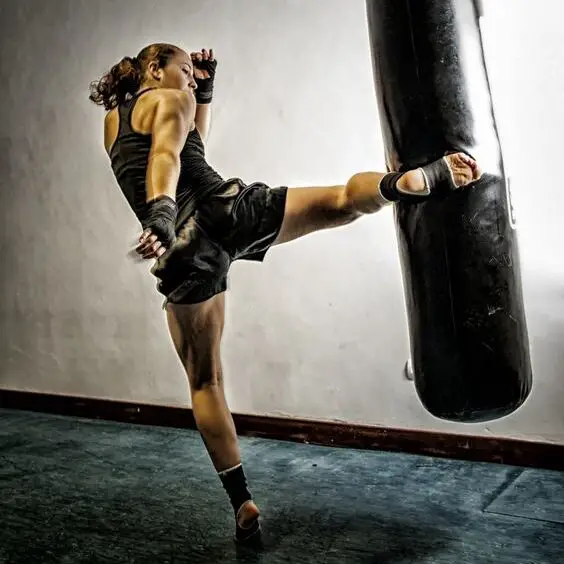 Kickboxing and Cardio Kickboxing to lose belly fat