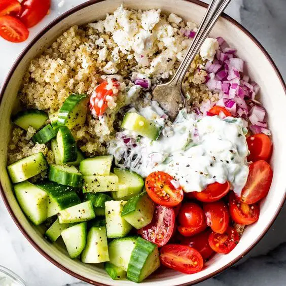 Mediterranean Quinoa Salad: healthy lunch ideas