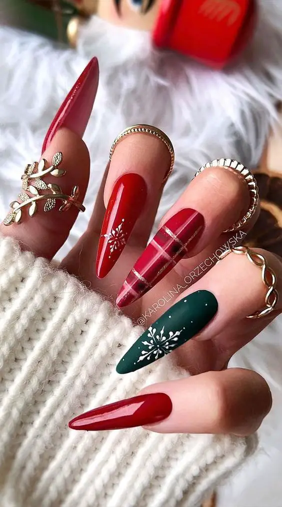 Festive Red and Green nail Ideas for Christmas 