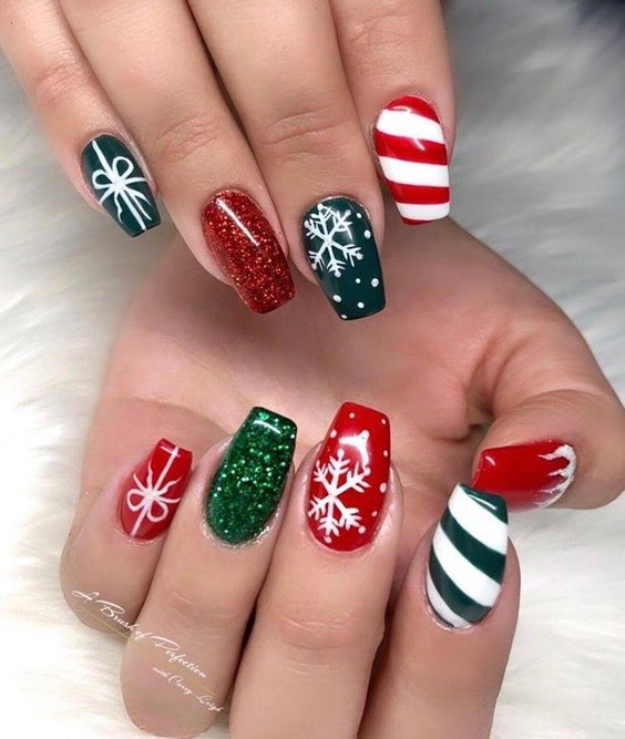 Amazing Nail Ideas For Christmas Red and Green Christmas nail art ideas