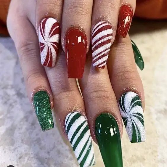 Red and Green Christmas nail art ideas