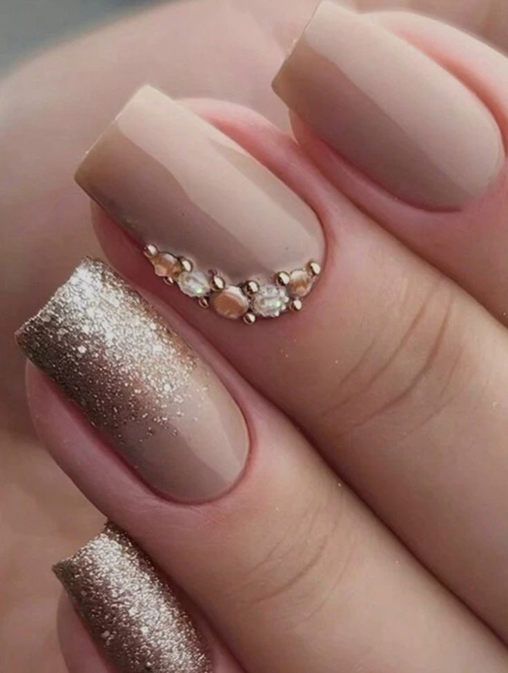 nail art elegant classy gold accents