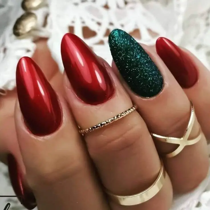 red and green christmas nails 