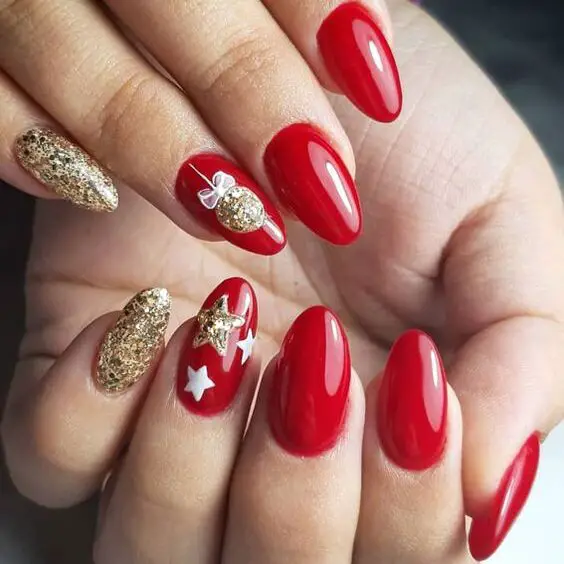 Amazing Nail Ideas For Christmas silver and gold nail design