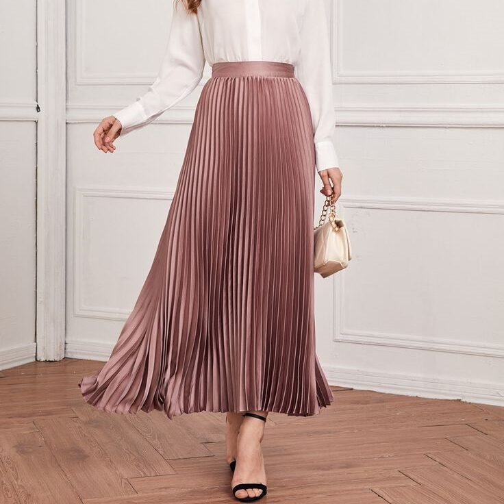 Pleated Midi Skirt with a Fitted Top Casual Feminine Outfits