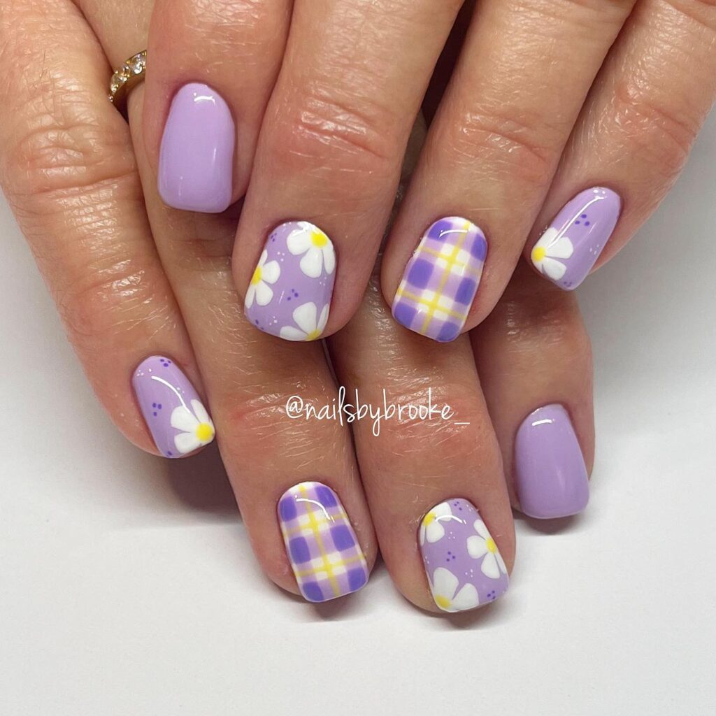 Chic Gingham Patterns Spring Nail Designs For Short Nails